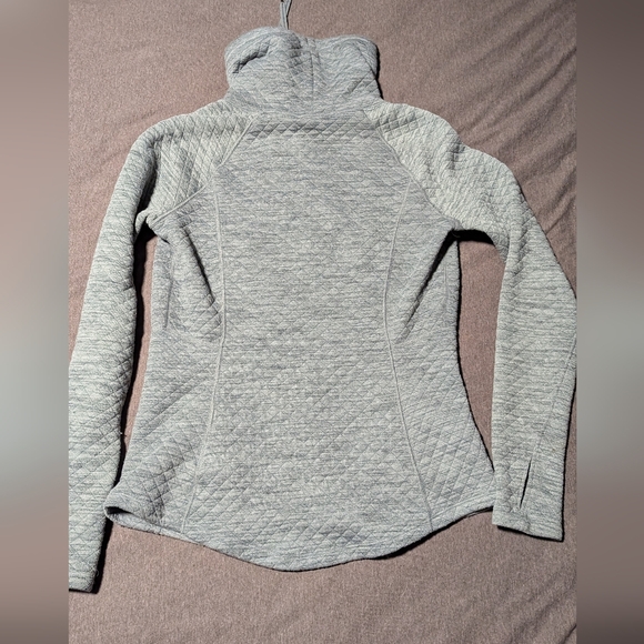 Marmot Quilted Pullover Grey - Picture 3 of 3